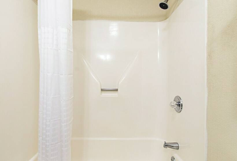 غرفه قياسيه سريرين مزدوجين, Econo Lodge