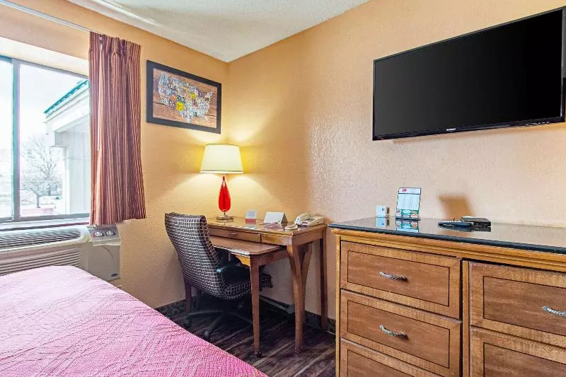 キングサイズベッドのスタンダードルーム, Econo Lodge