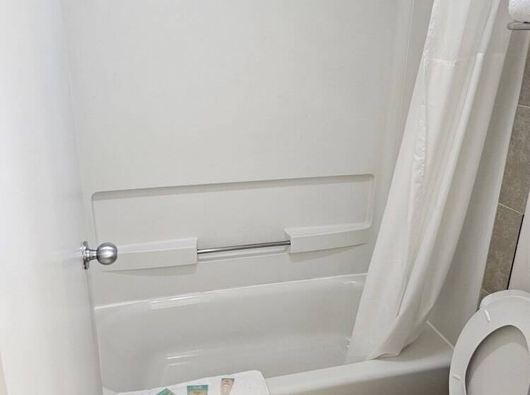 带2个双人床的标准工作室, Budgetel Inn & Suites