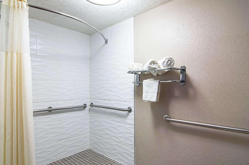 غرفة قياسية سرير كينج, Quality Inn