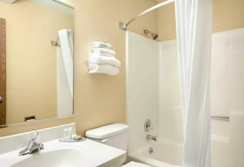 Standard-huone, Super 8 By Wyndham Burlington