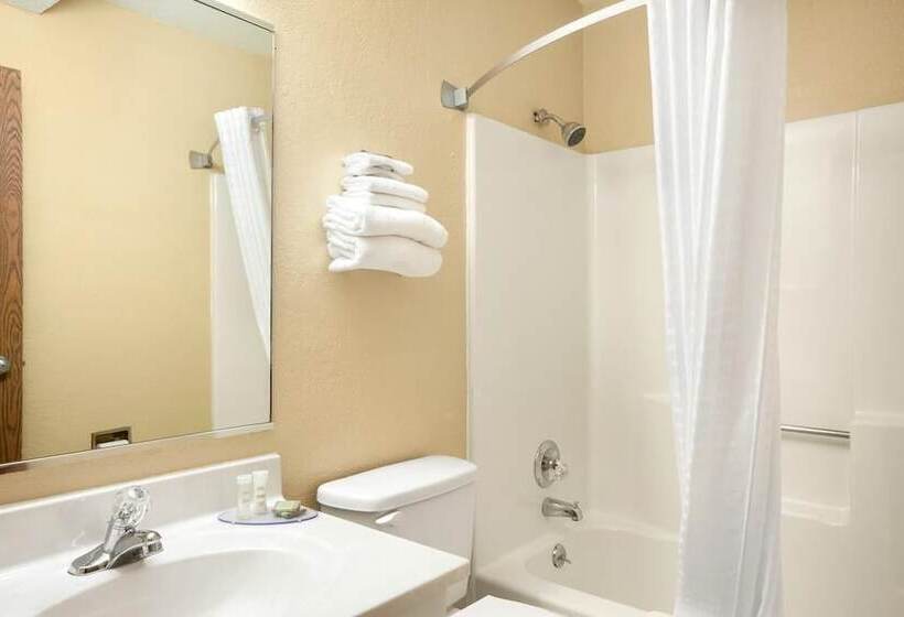 غرفه قياسيه سريرين مزدوجين, Super 8 By Wyndham Burlington