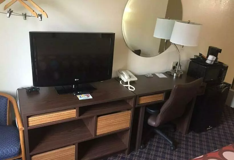 اتاق استاندارد با تخت بزرگ برای معلولان, Super 8 By Wyndham College Station
