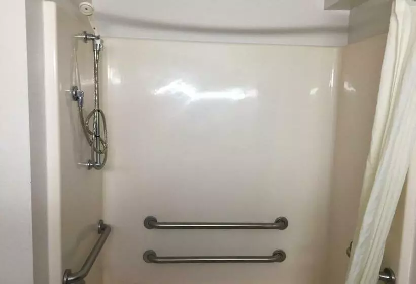 اتاق استاندارد با تخت بزرگ برای معلولان, Super 8 By Wyndham College Station