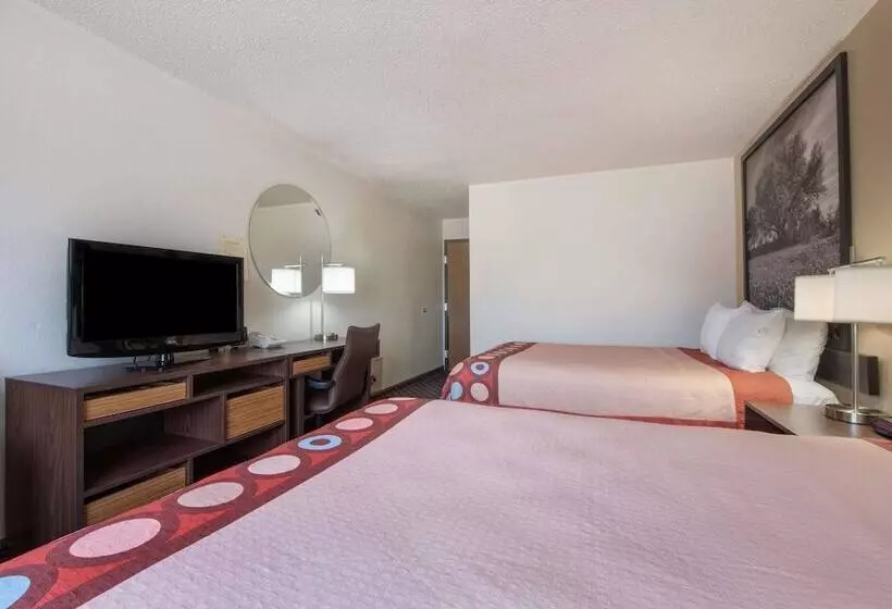 اتاق استاندارد با 2 تخت دوبل, Super 8 By Wyndham College Station