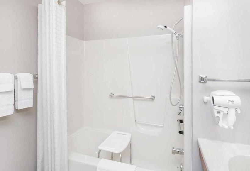 חדר סטנדרט מותאם לאדם עם מוגבלויות, Super 8 By Wyndham Gilman