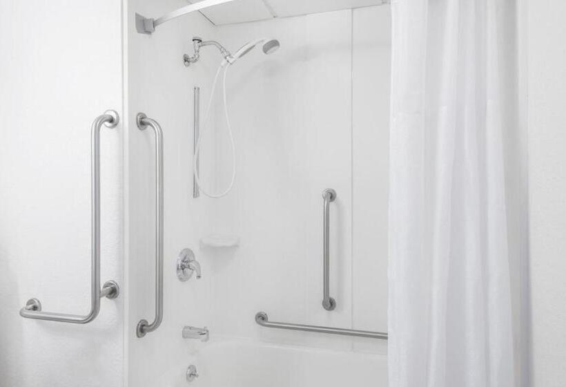 غرفة ديلوكس لذوى الاحتياجات الخاصة, Super 8 By Wyndham Portland Me