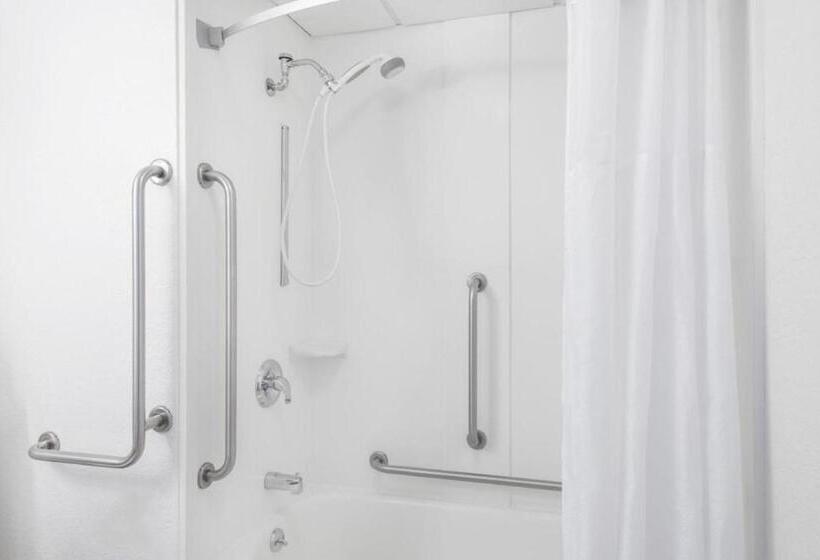 Номер Deluxe Адаптированный для Инвалидов, Super 8 By Wyndham Portland Me