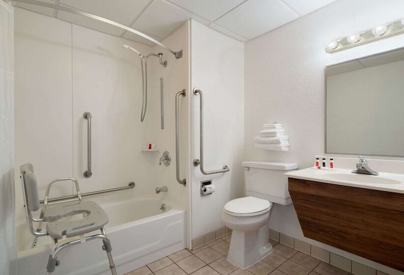 Номер Deluxe Адаптированный для Инвалидов, Super 8 By Wyndham Portland Me