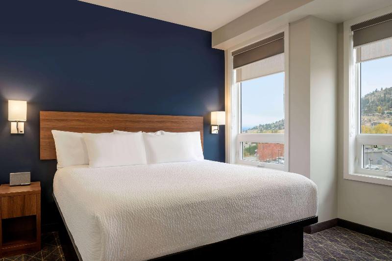 带大床的套房, Park Inn By Radisson, Kelowna