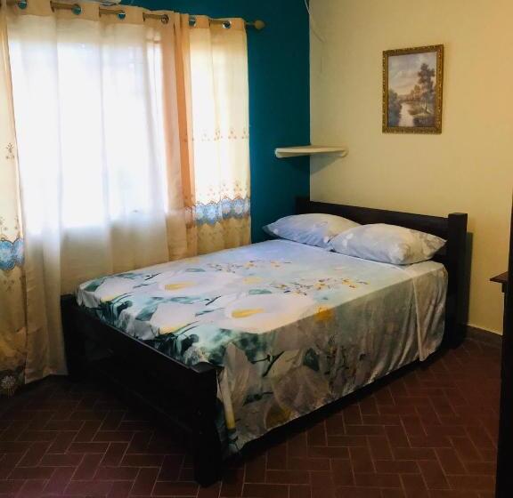 Quarto Estandar, Bluerock Hostal