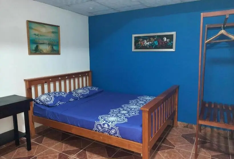 اتاق عادی, Bluerock Hostal