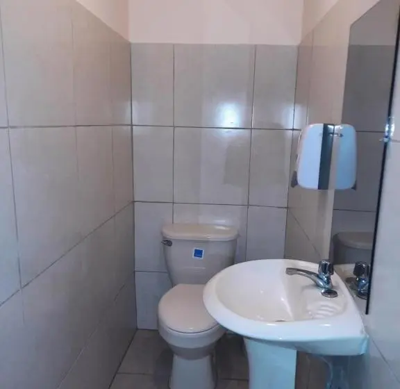 اتاق عادی, Bluerock Hostal