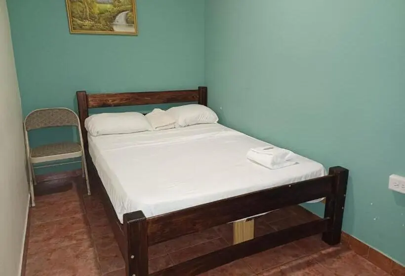 Camera Economy, Bluerock Hostal