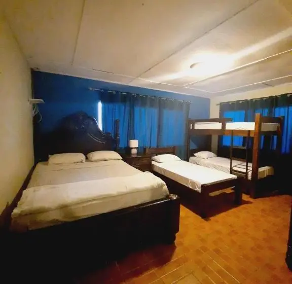 Camera Familiare, Bluerock Hostal