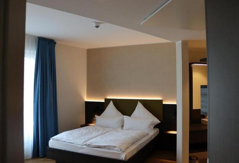 Номер Стандарт с Балконом, Einstein Hotel Am Römerpark