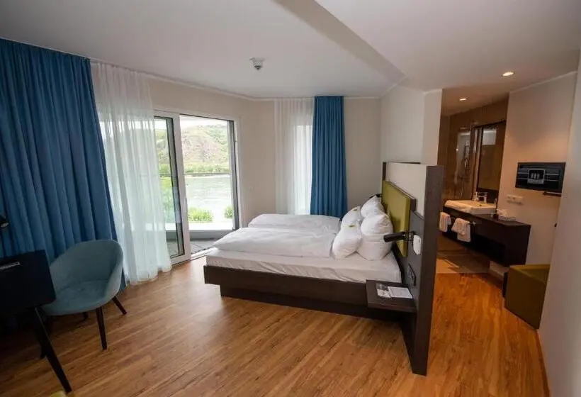 Deluxe room with river view, Einstein Hotel Am Römerpark