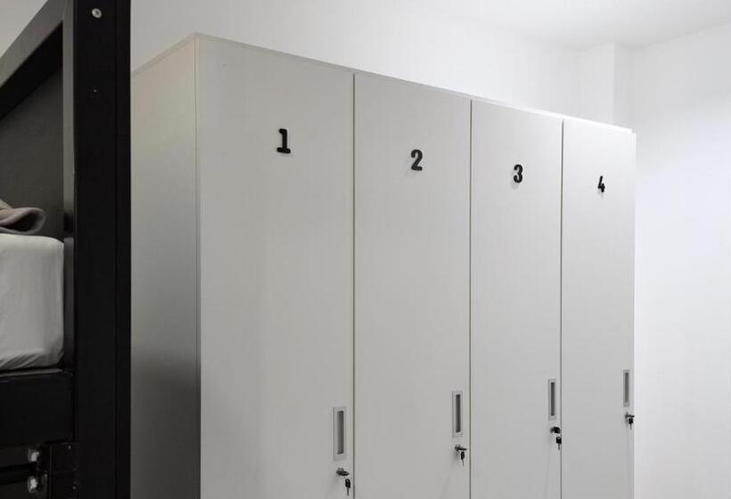 اتاق خانوادگی, Munruk Hostel