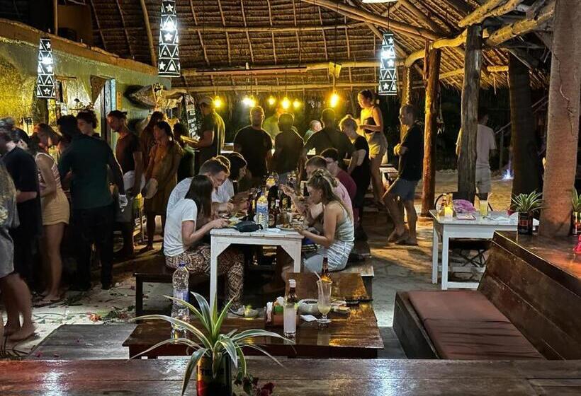 이코노미 룸, Your Zanzibar Place