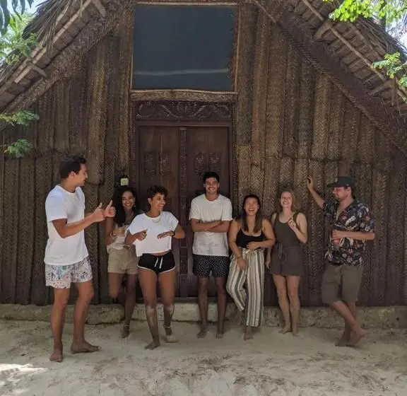 ルームシェアのワンベッド, Your Zanzibar Place
