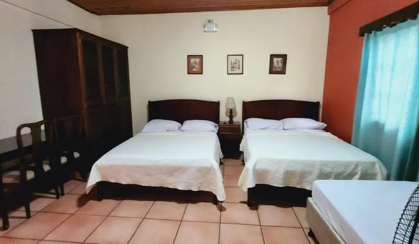 اتاق ساده سه نفره, Alsacia