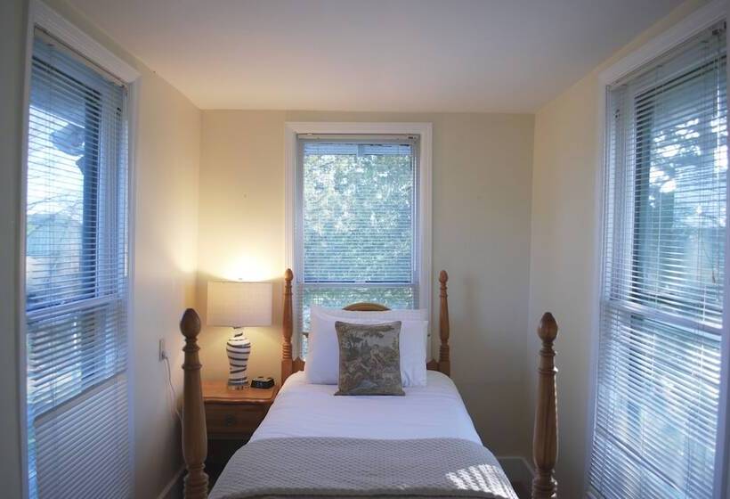 חדר דלוקס לשלושה, Anne S Washington Inn