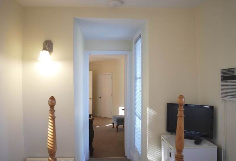 חדר דלוקס לשלושה, Anne S Washington Inn