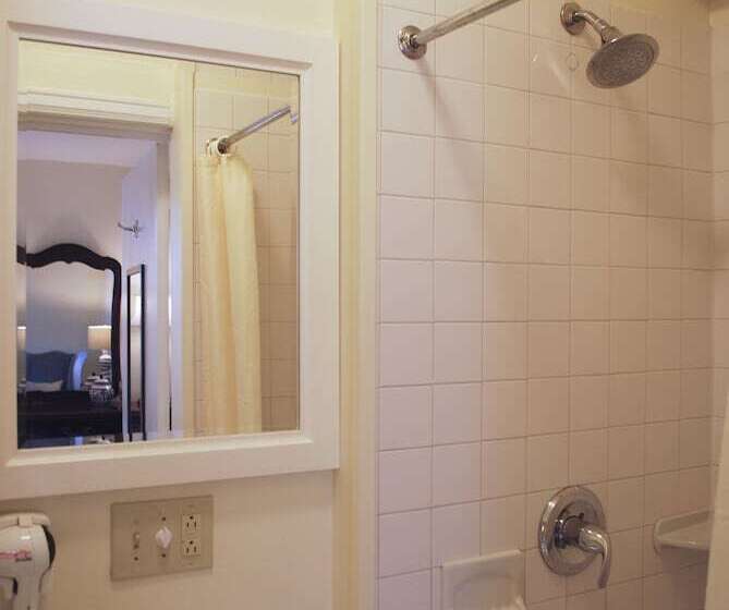 חדר דלוקס לשלושה, Anne S Washington Inn