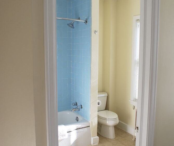 חדר סטנדרט לשלושה, Anne S Washington Inn