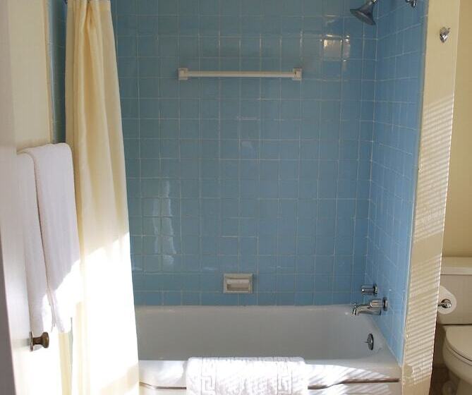 חדר סטנדרט לשלושה, Anne S Washington Inn