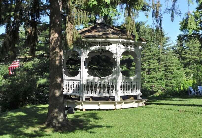 חדר אקונומי לשלושה, Anne S Washington Inn