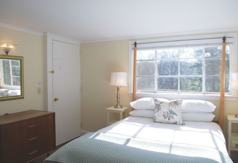 חדר אקונומי לשלושה, Anne S Washington Inn