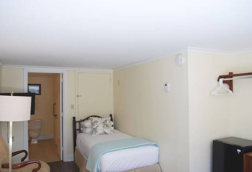 חדר אקונומי לשלושה, Anne S Washington Inn