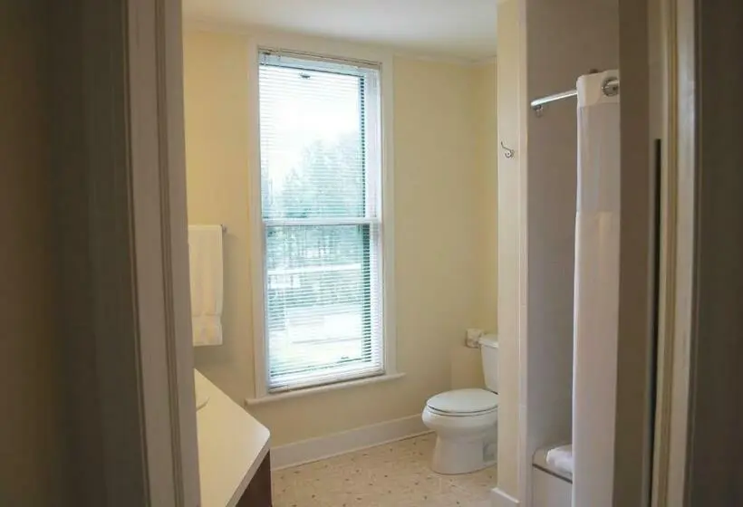 デラックスの4人部屋, Anne S Washington Inn