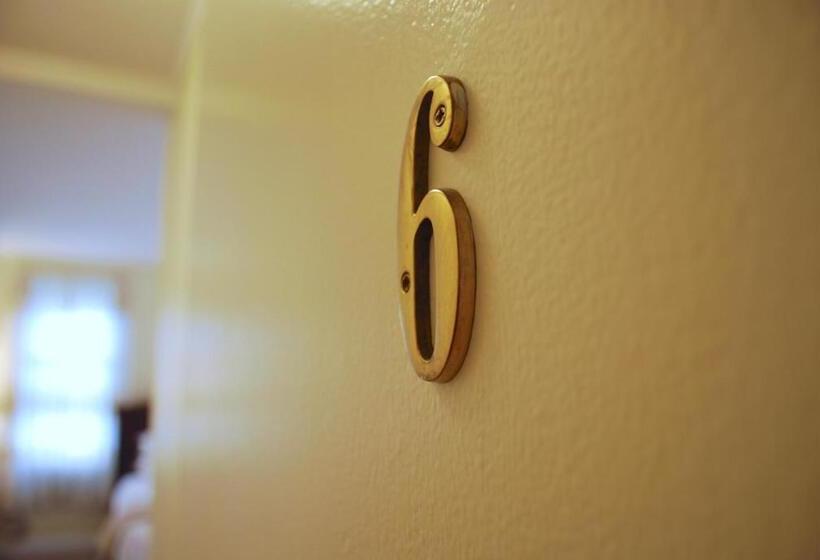 חדר סטנדרט עם מיטת קינג, Anne S Washington Inn