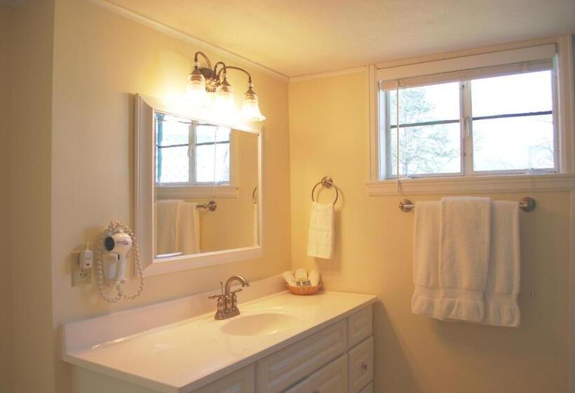 חדר אקונומי לשלושה, Anne S Washington Inn