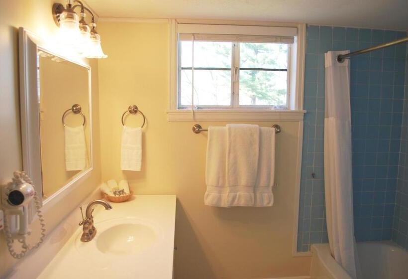 חדר אקונומי לשלושה, Anne S Washington Inn