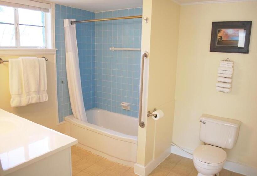 חדר אקונומי לשלושה, Anne S Washington Inn