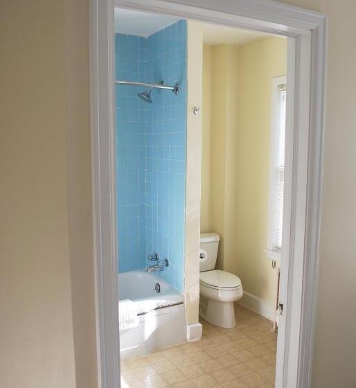 חדר סטנדרט לשלושה, Anne S Washington Inn