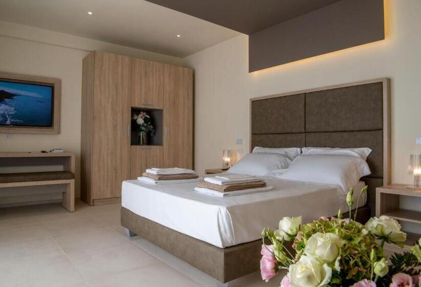 חדר דלוקס נוף לים, Palace Lido Hotel & Suites