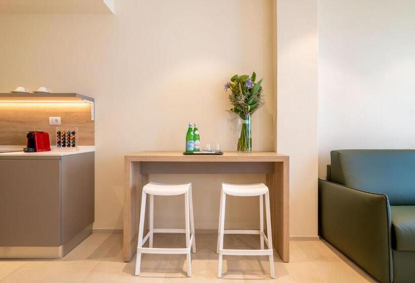 小型套房带阳台, Palace Lido Hotel & Suites