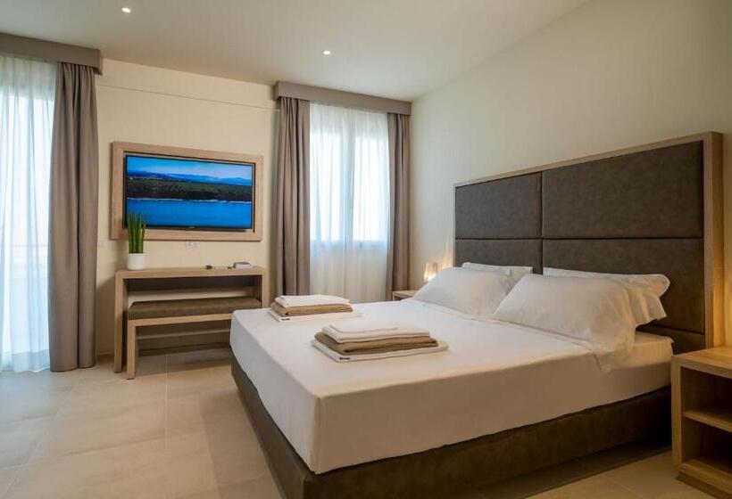 סוויטת ג'וניור עם מרפסת, Palace Lido Hotel & Suites