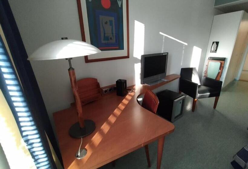 Номер Стандарт, West Side