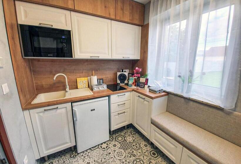 اتاق اکونومی, Casa Perla