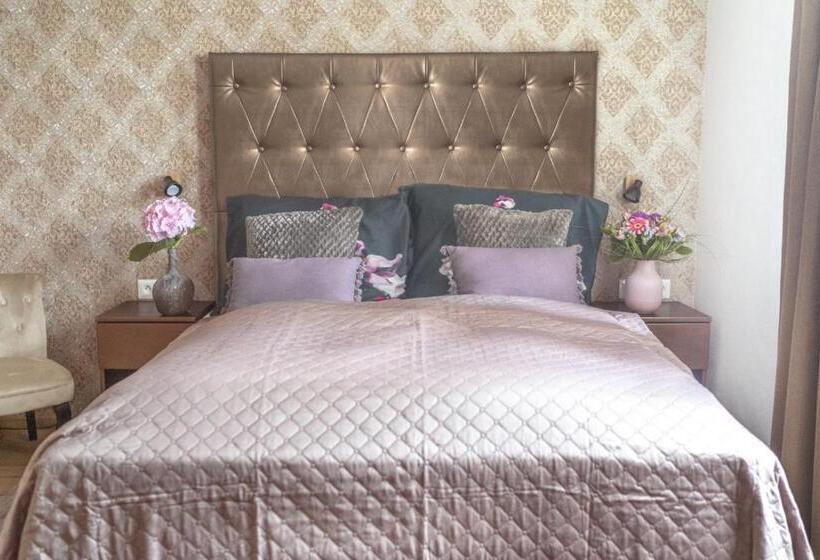 اتاق لوکس, Casa Perla