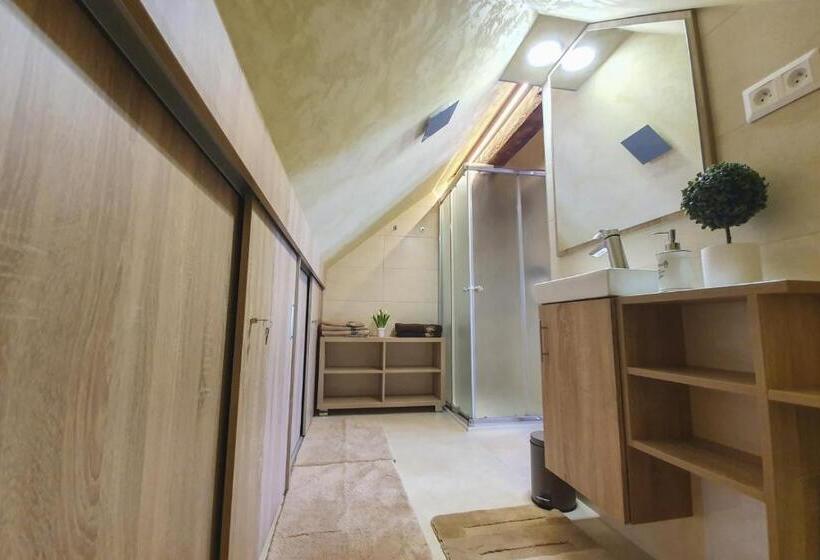 اتاق خانوادگی, Casa Perla