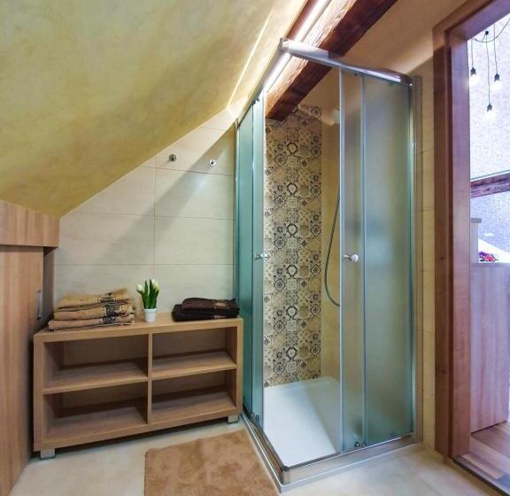 اتاق خانوادگی, Casa Perla