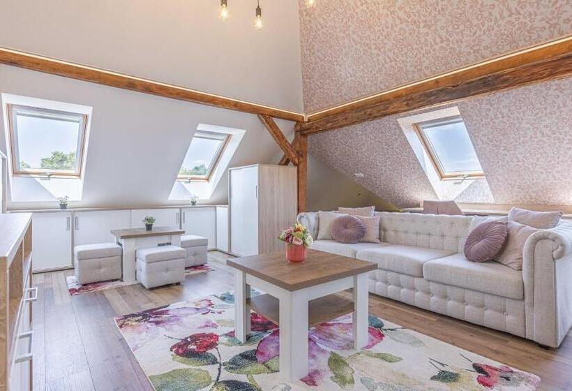 اتاق خانوادگی, Casa Perla