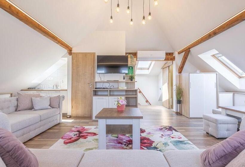 غرفة عائلية, Casa Perla