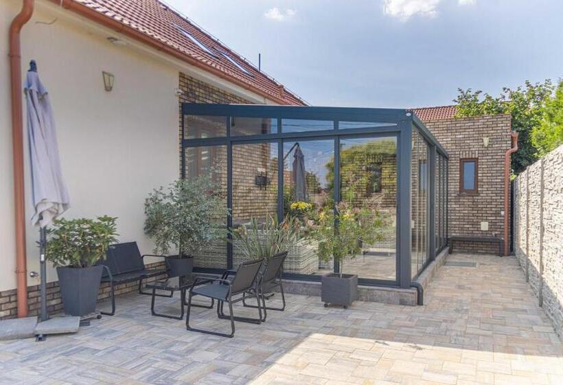 اتاق لوکس, Casa Perla